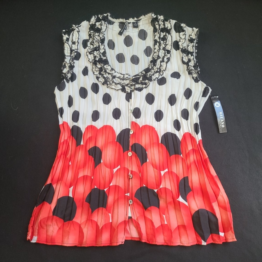 🔥B2G1 Polka Dot krinkle and ruffle button down